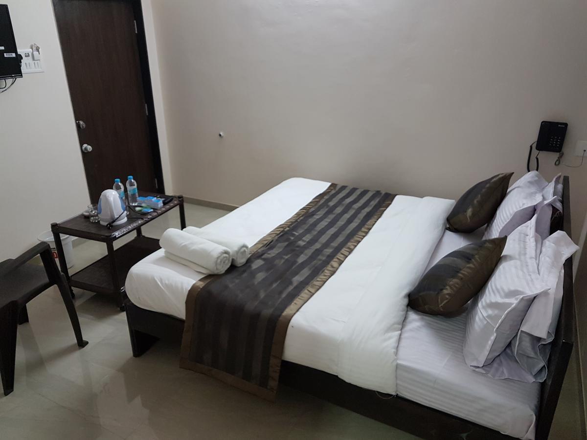 Nova Hotel Star Palace Rajkot Luaran gambar