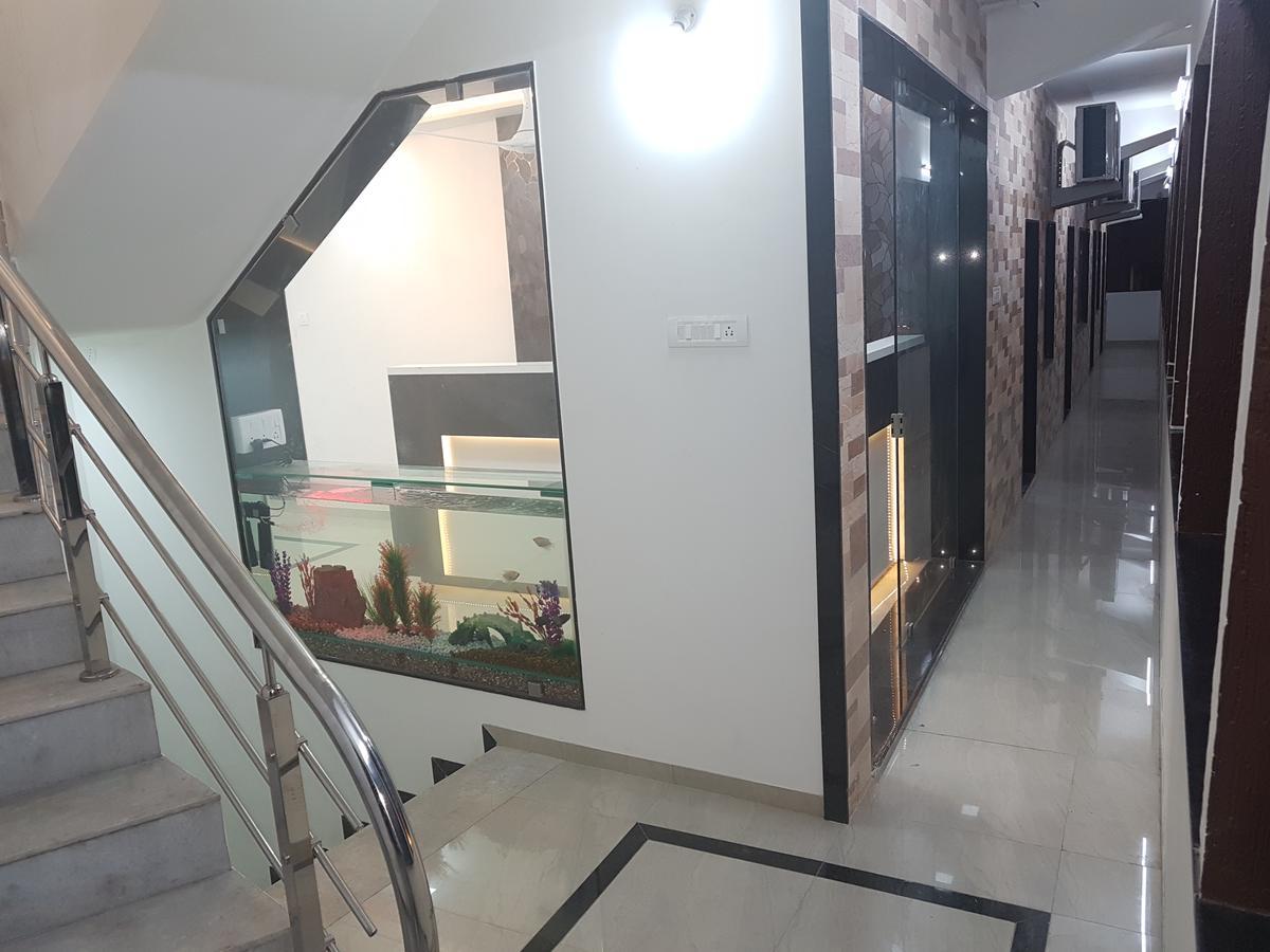 Nova Hotel Star Palace Rajkot Luaran gambar