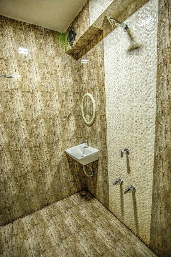 Nova Hotel Star Palace Rajkot Luaran gambar