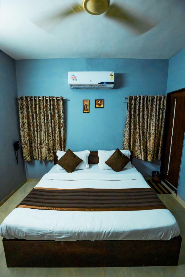 Nova Hotel Star Palace Rajkot Luaran gambar